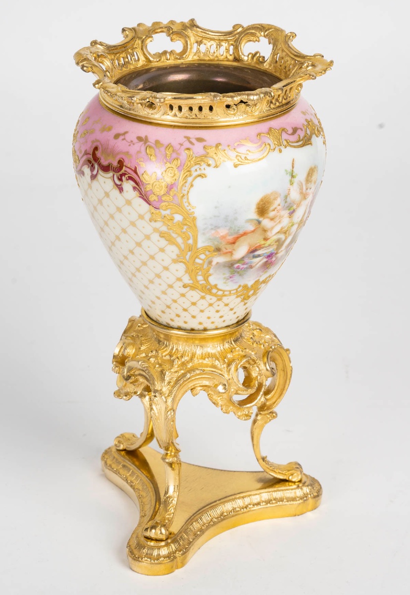 Un vase en porcelaine de Sèvres, fin du XIXe siècle — 3