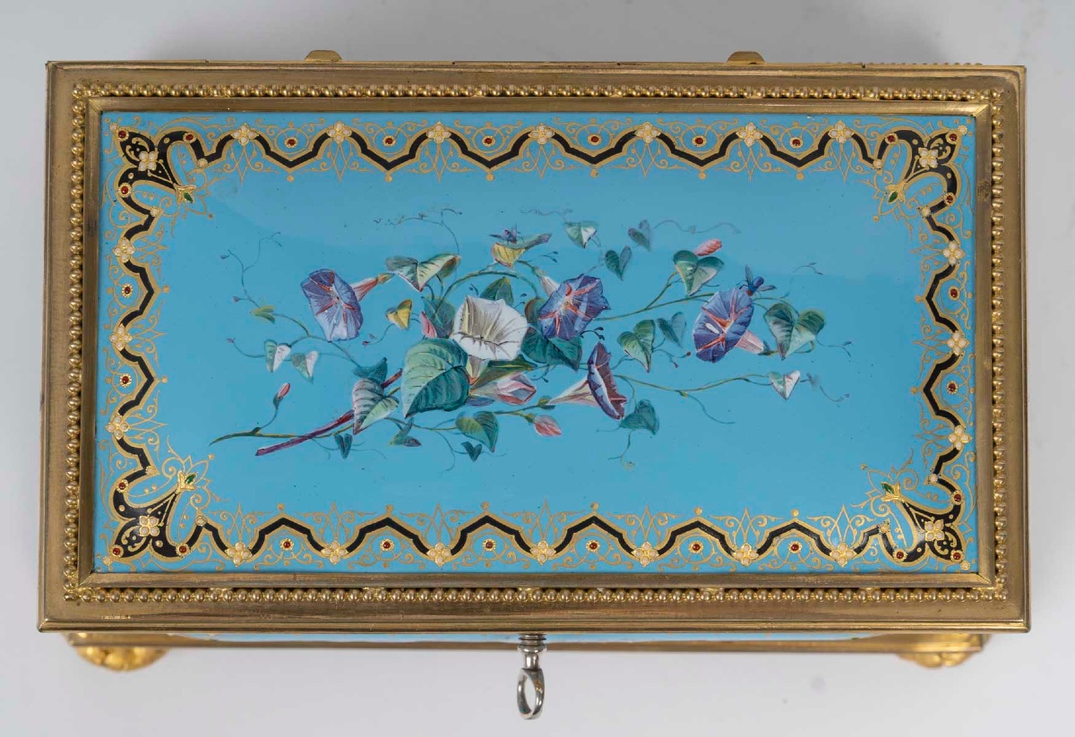 Un coffret à bijoux en bronze doré et émail, fin du XIXe siècle — 10