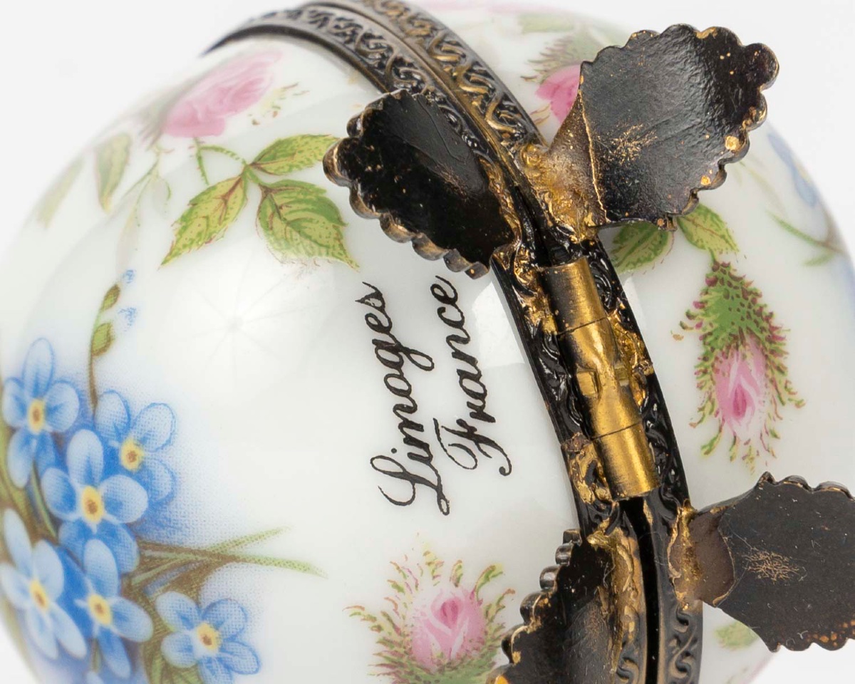 Œuf miniature en porcelaine de Limoges avec flacon à parfum – début du XXe siècle — 6