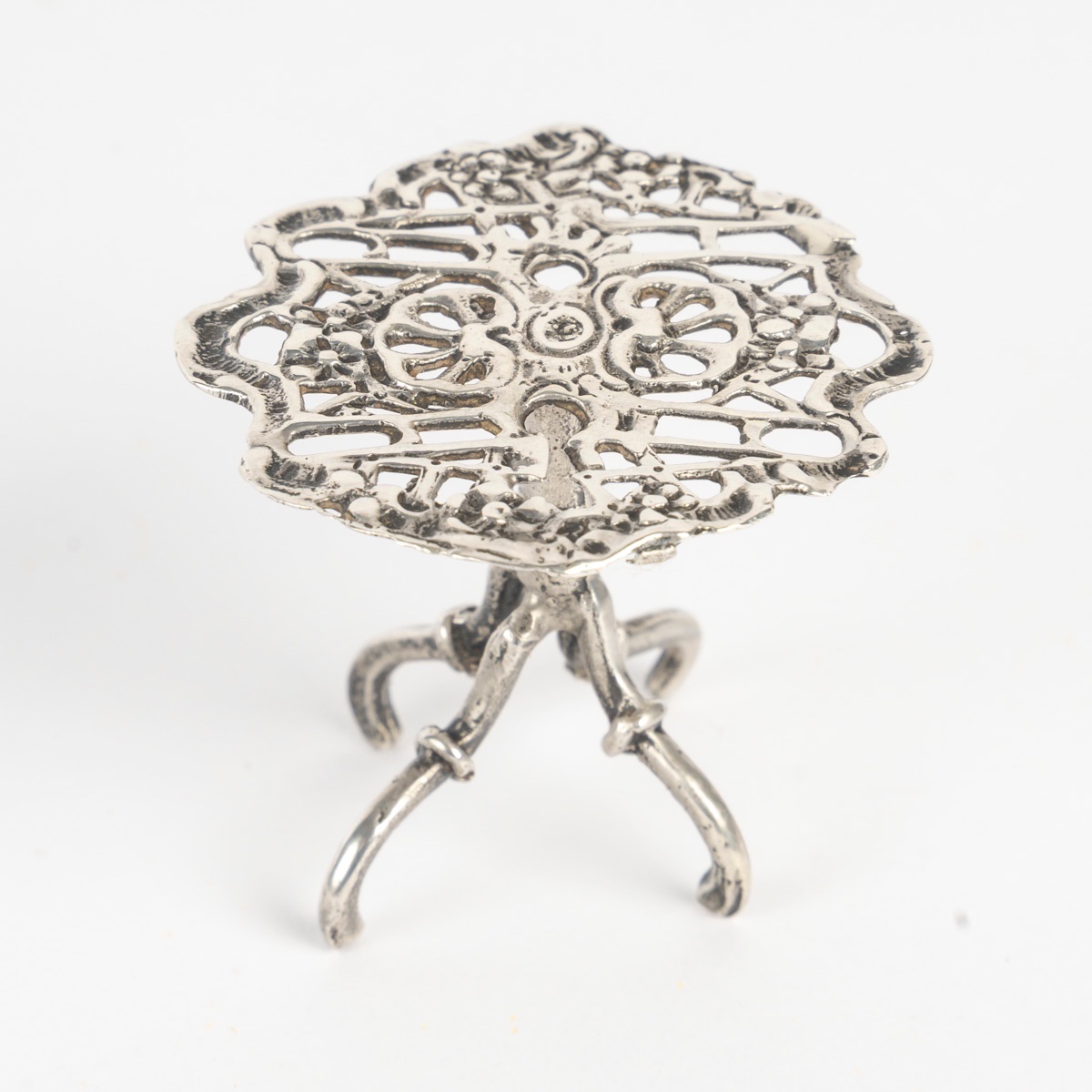Miniature petit salon en argent massif de style Louis XV, époque fin du XIXe siècle — 3