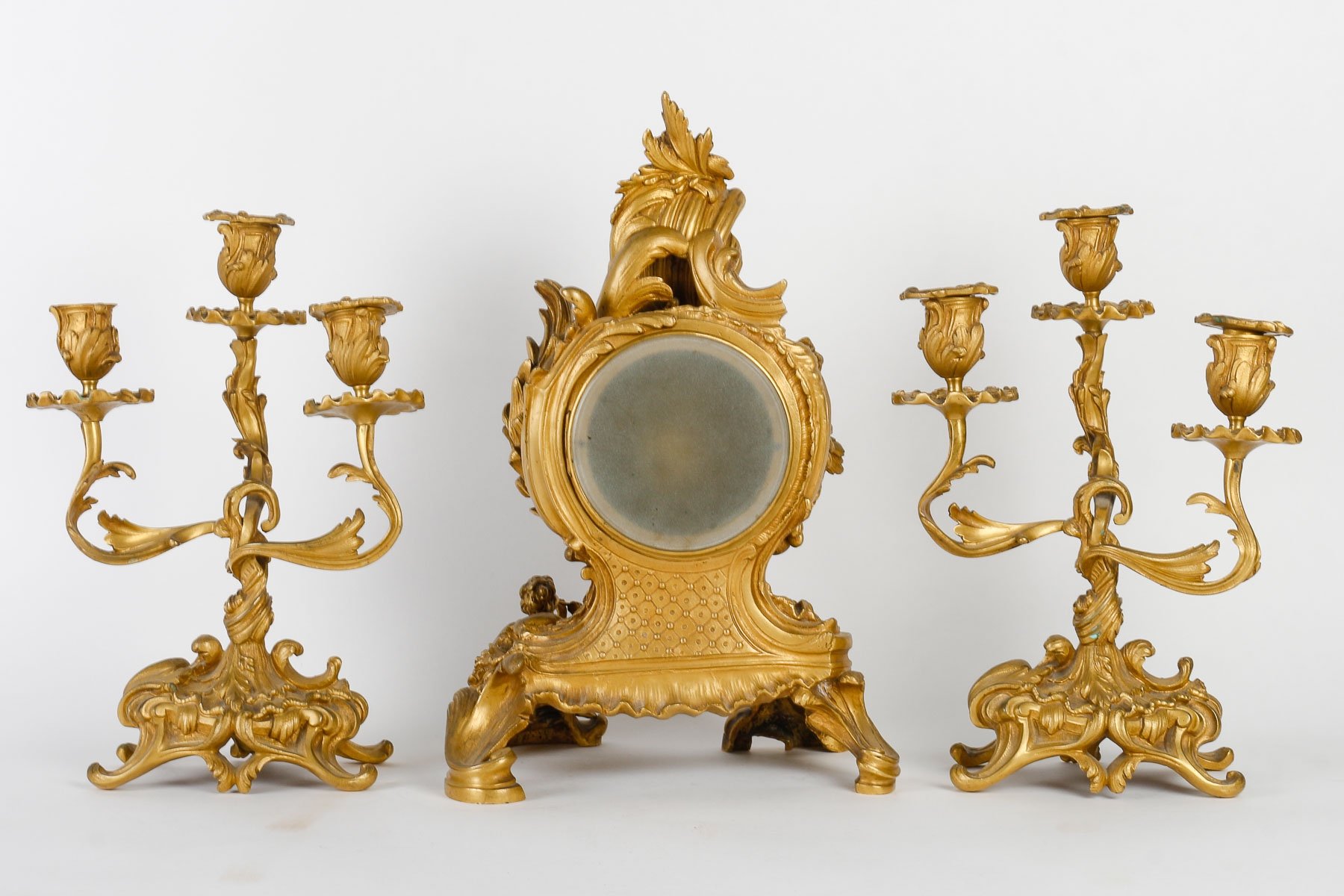Une garniture de cheminée en bronze doré fin du XIXe siècle — 15