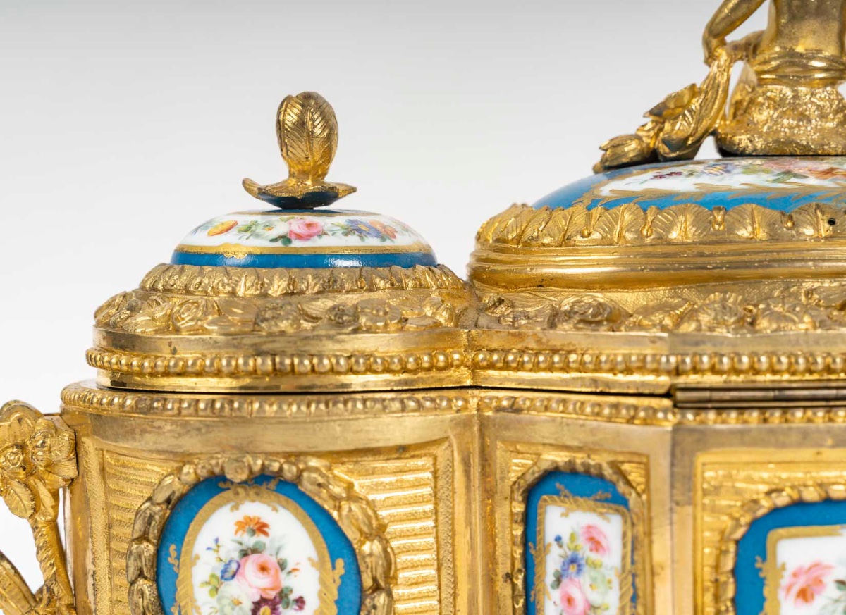 Grand coffret à bijoux en bronze doré et porcelaine, fin du XIXe siècle — 9