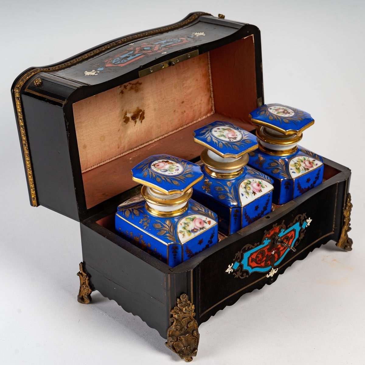 Coffret de Flacons de Parfums en ébène et marqueterie Boulle — 4