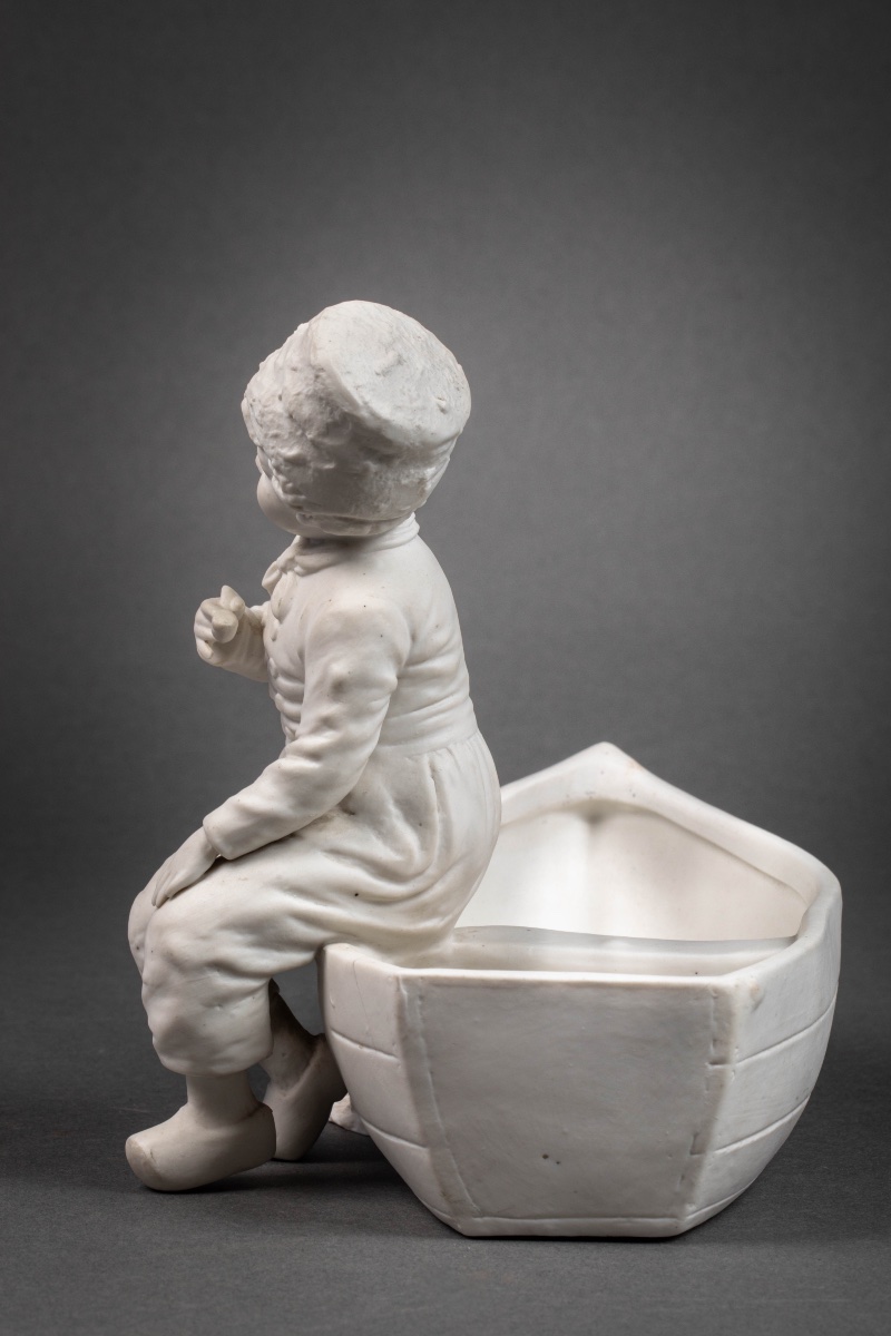 Une paire de coupes en biscuit, Circa 1900 — 7