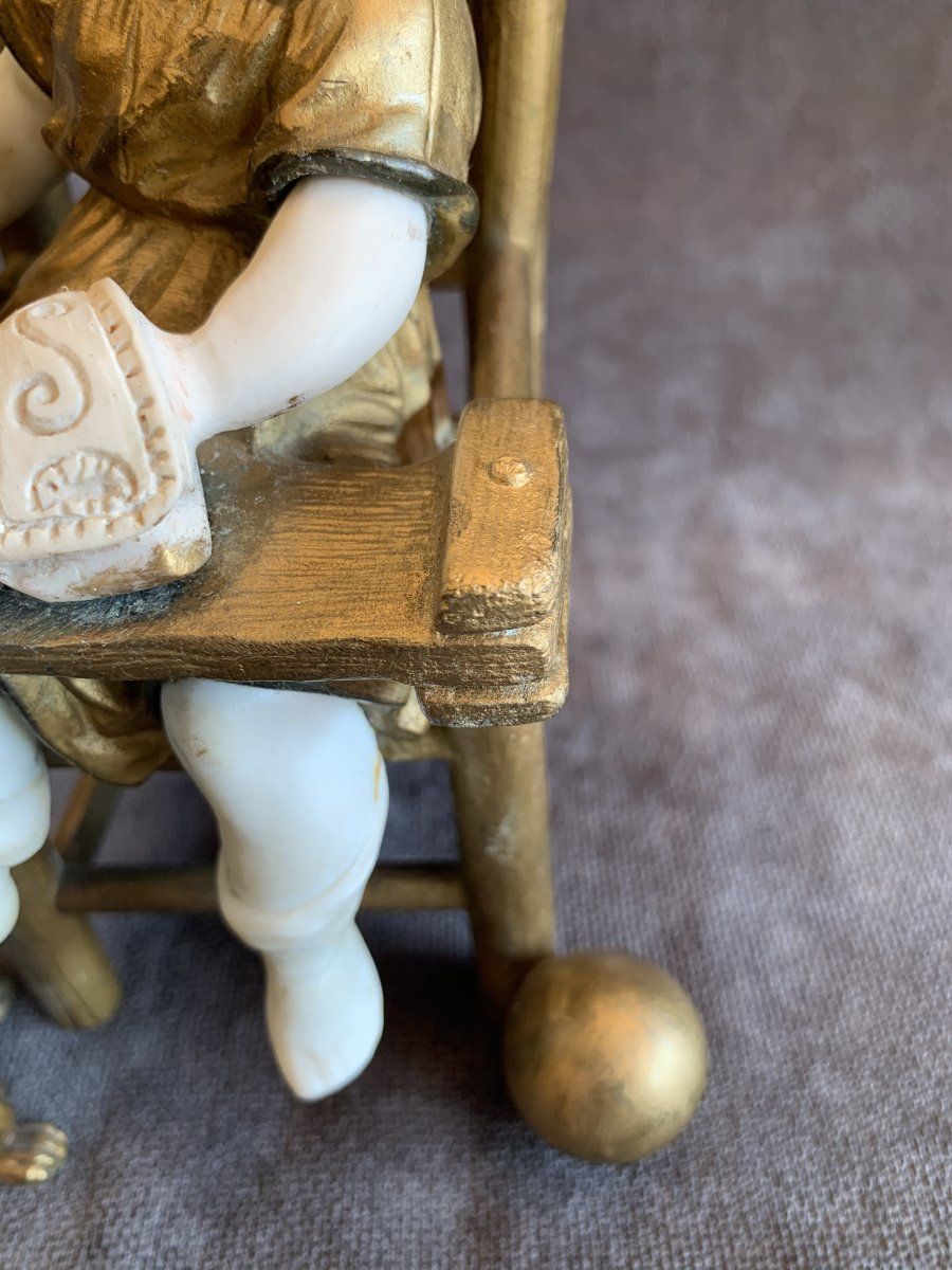 L’enfant sur Sa Chaise — 10