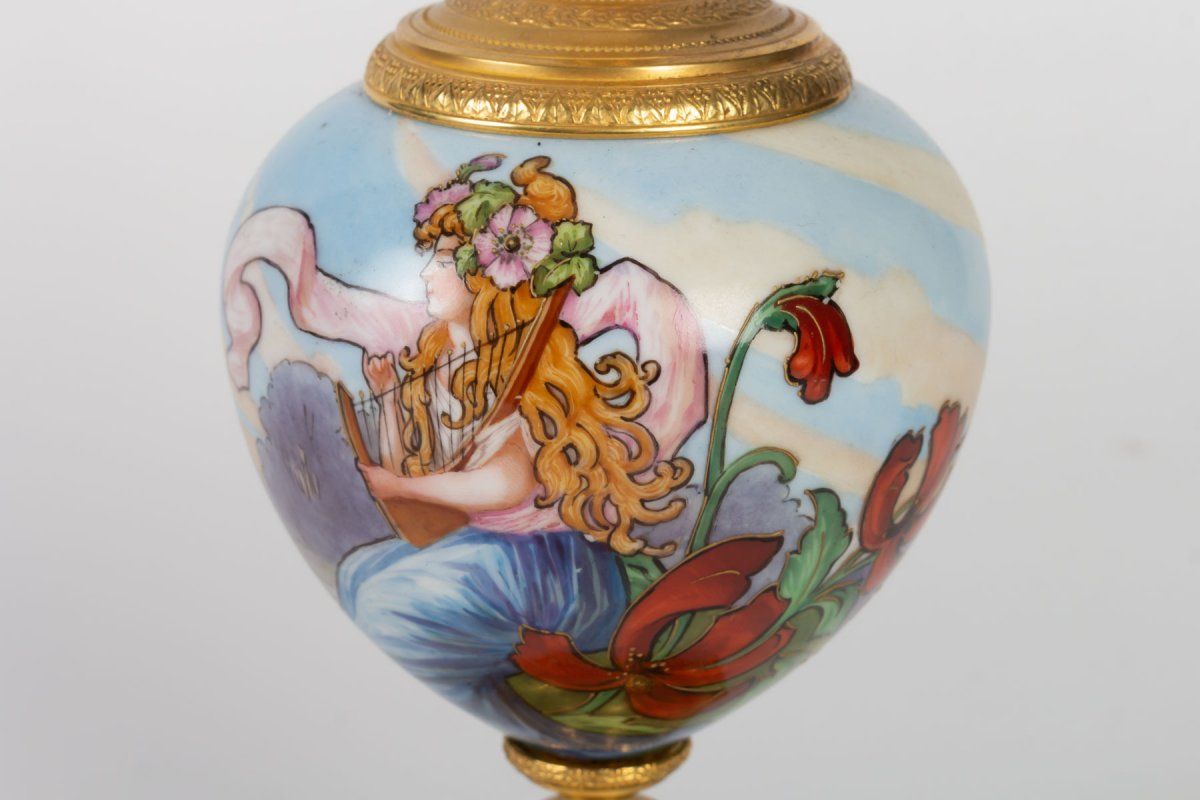 Vase Soliflore art nouveau, à décor de Femmes et fleurs, époque 1900 — 5