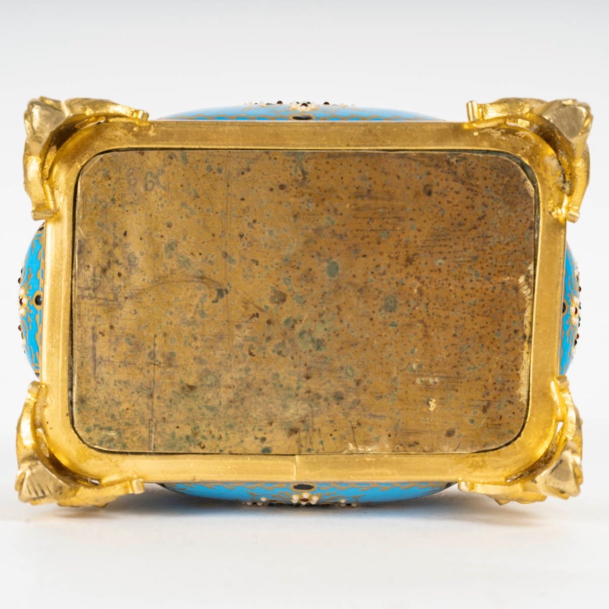 Un coffret à bijoux en bronze doré et émail, fin du XIXe siècle — 11