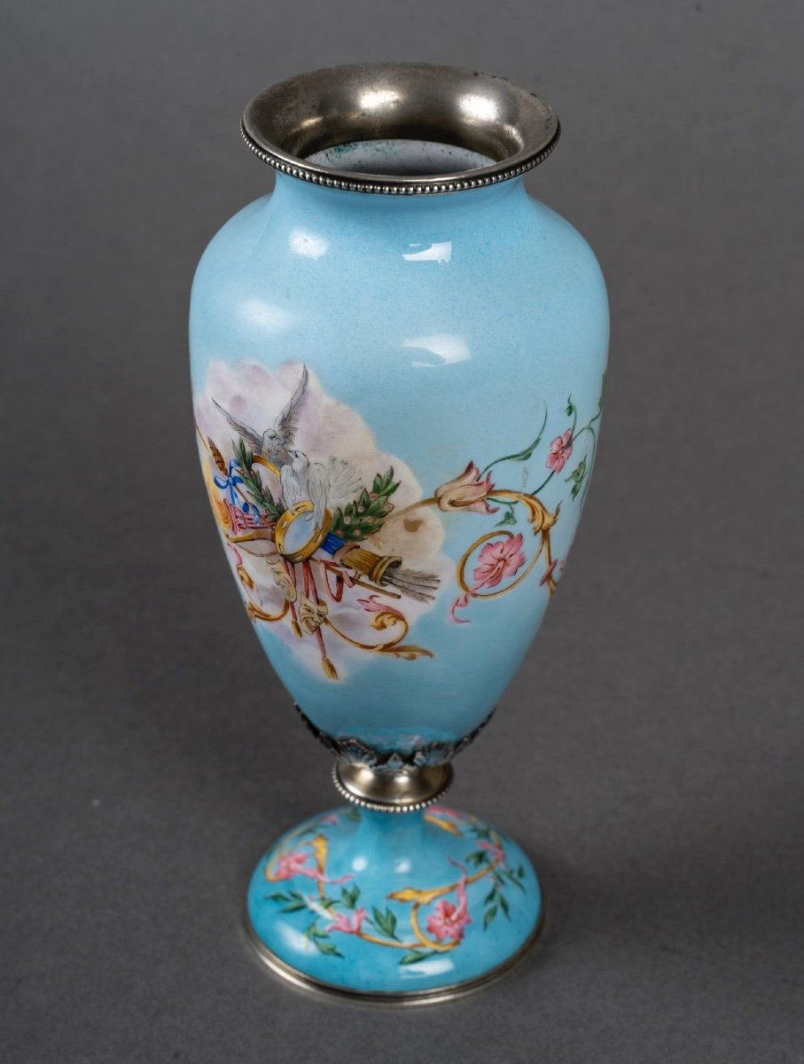 Un petit vase en émail et Argent Massif, début du XXe siècle — 10