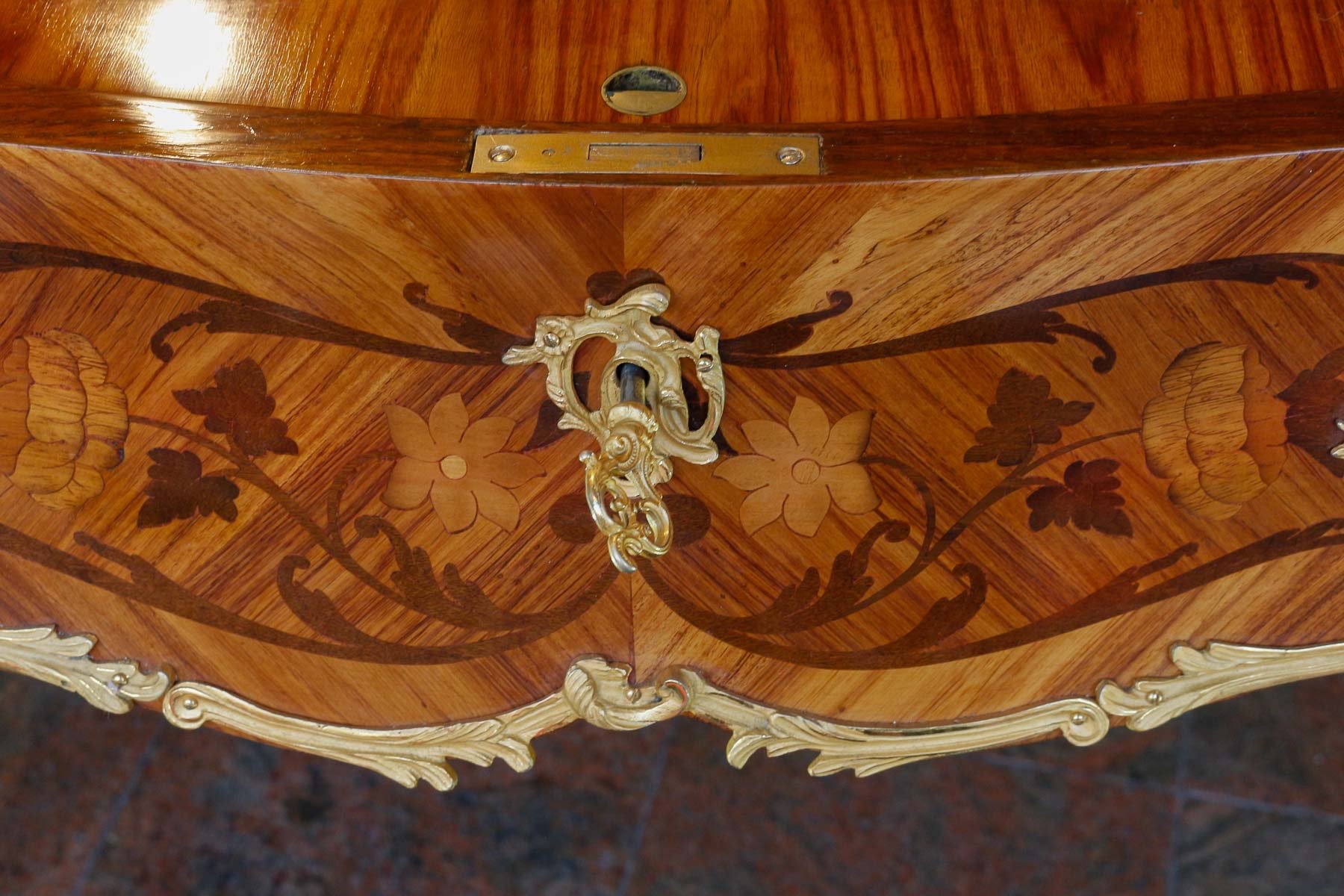 Une belle table à écrire de style Louis XV — 6