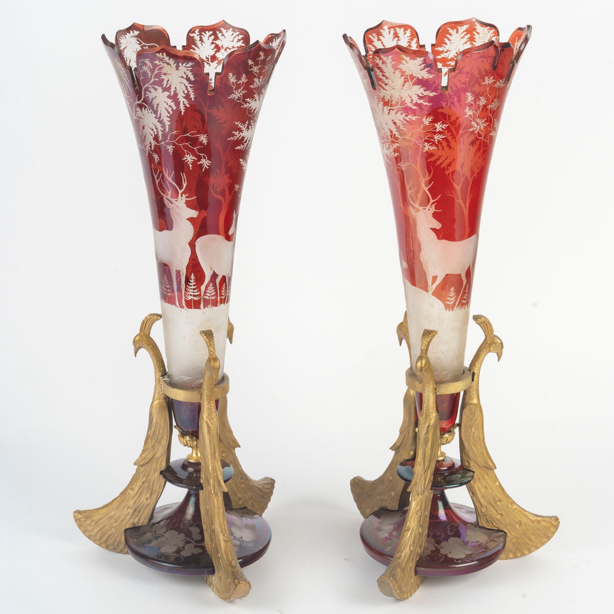 Une paire de vases en cristal de Bohême rouge, fin du XIXe siècle — 2