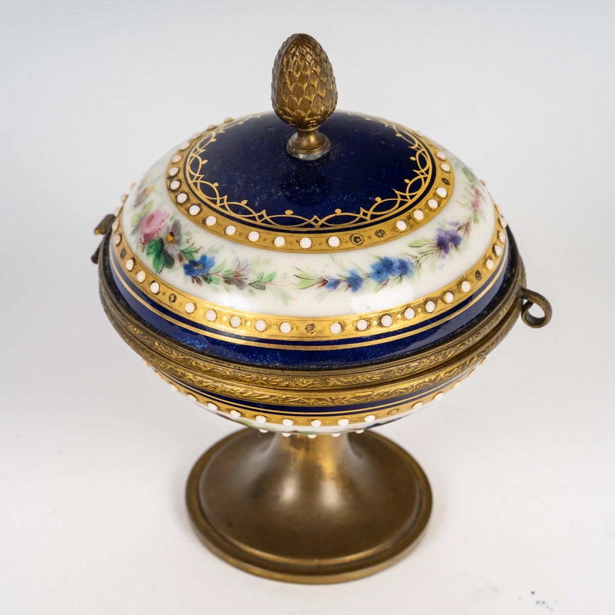Une petite coupe bonbonnière sur Pied, époque Napoléon III — 7