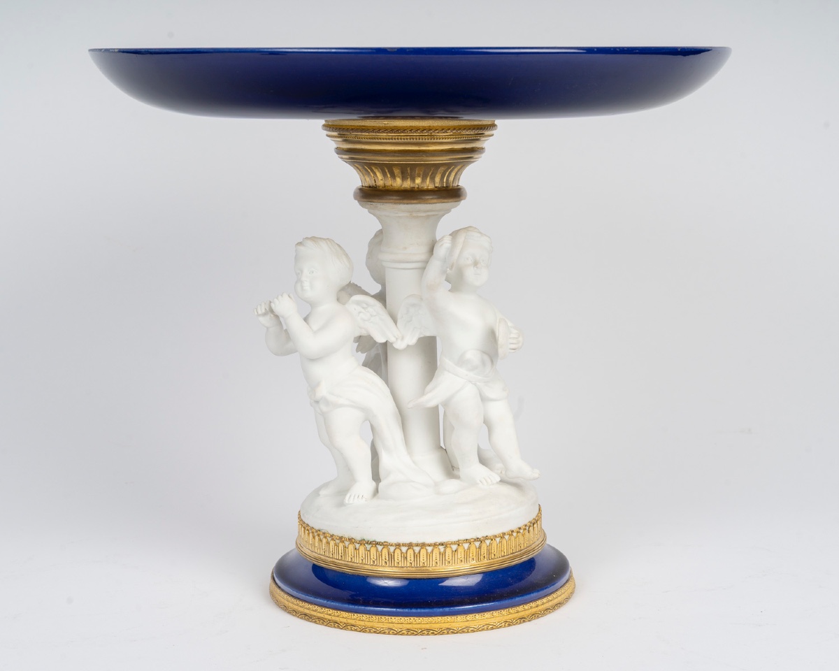 Une coupe en porcelaine et biscuit, fin du XIXe siècle — 2