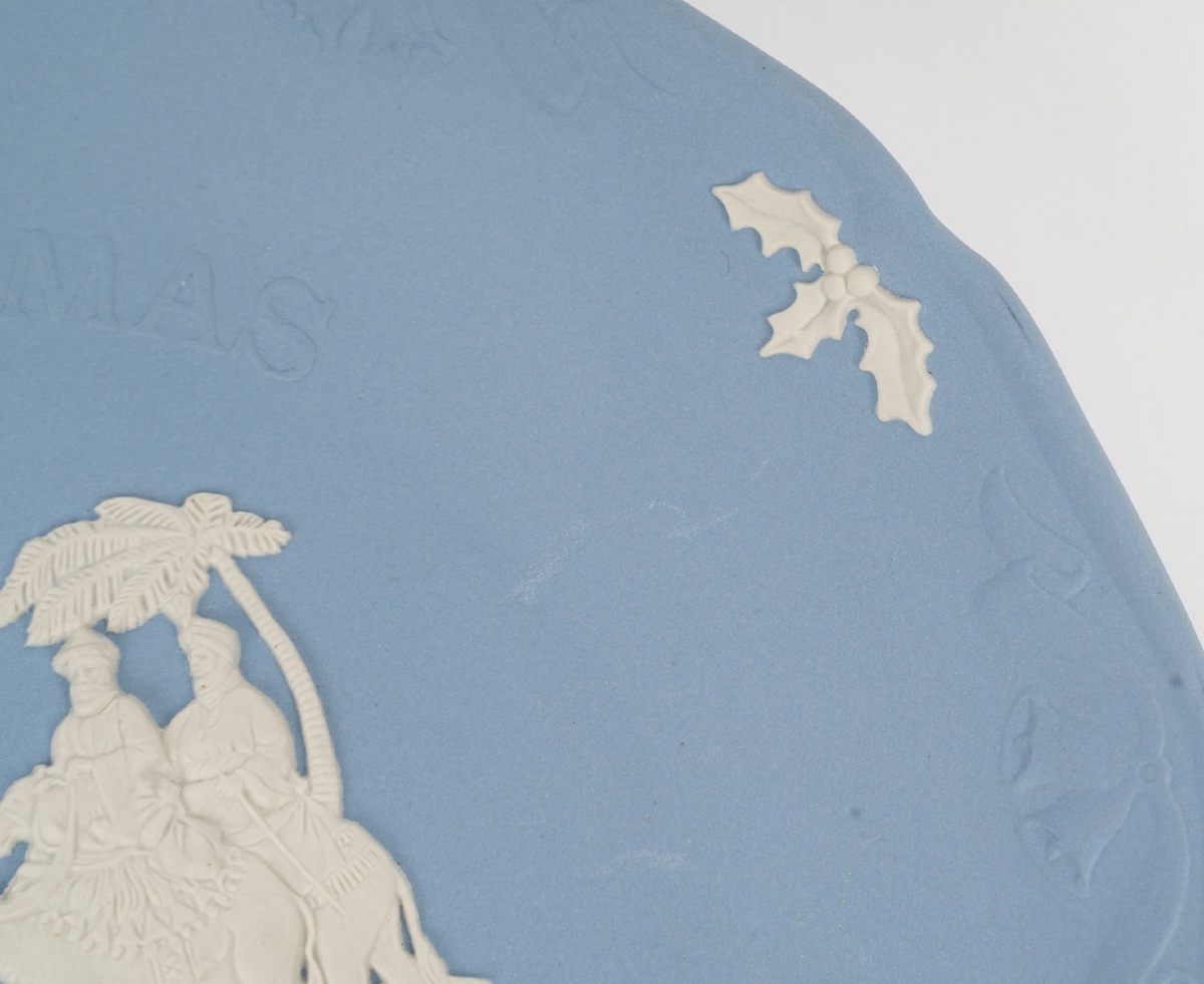 Un plat en WEDGWOOD bleu, époque XXe siècle — 10