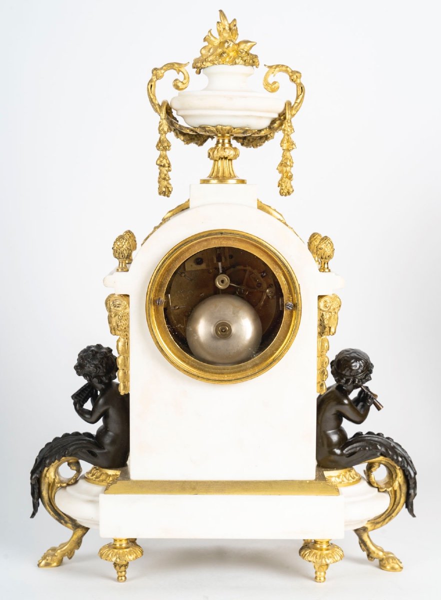 Une Garniture en bronze doré et marbre blanc, XIXe siècle — 10