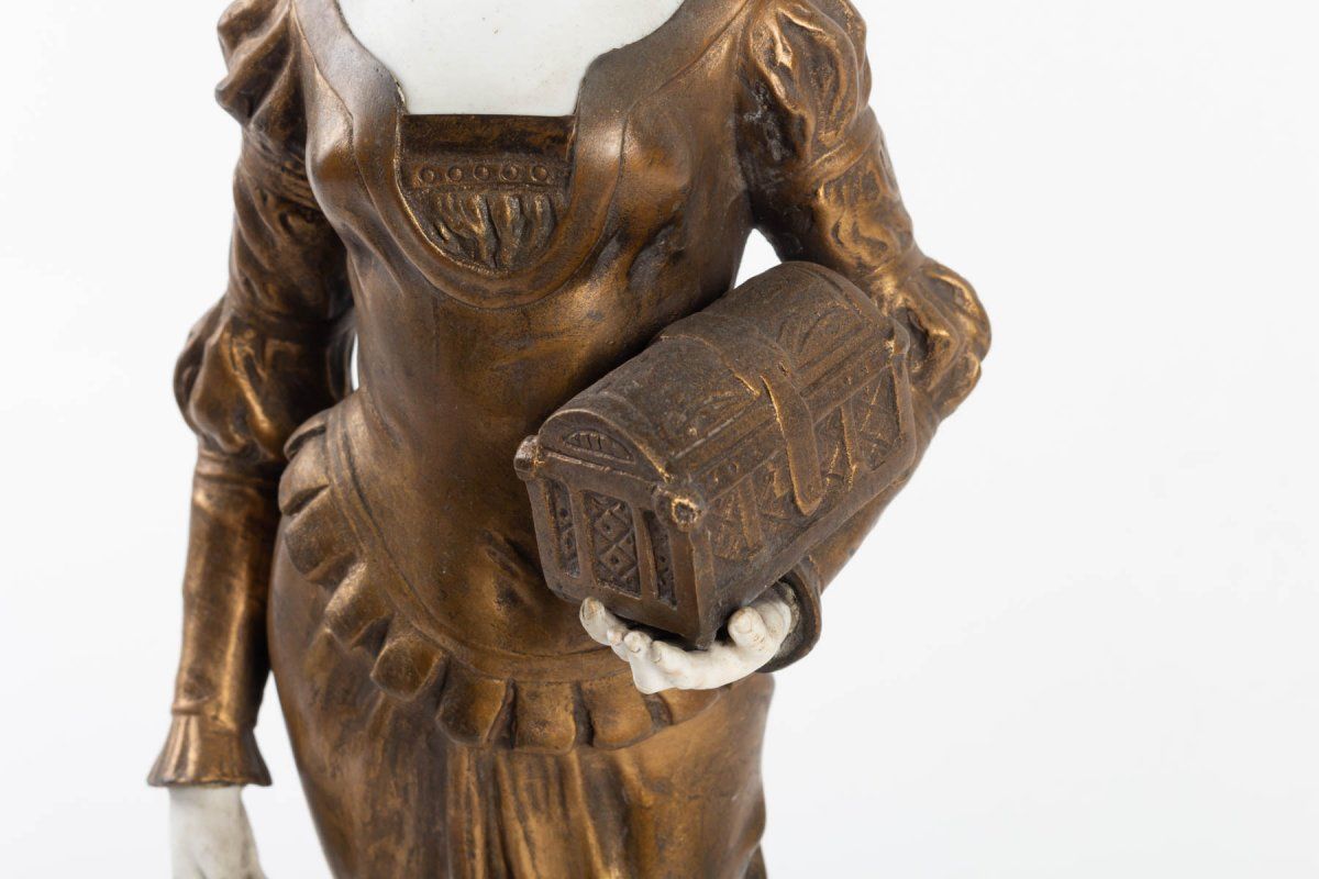 Statue d’une élégante — 3