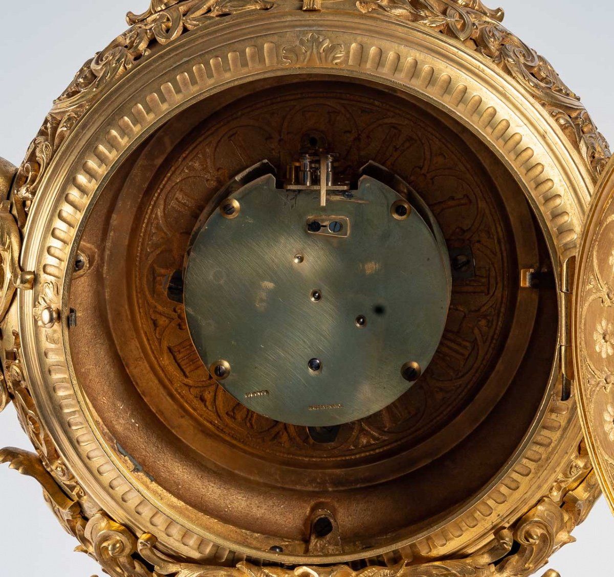 Une Garniture de Cheminée en bronze doré XIXe siècle — 12