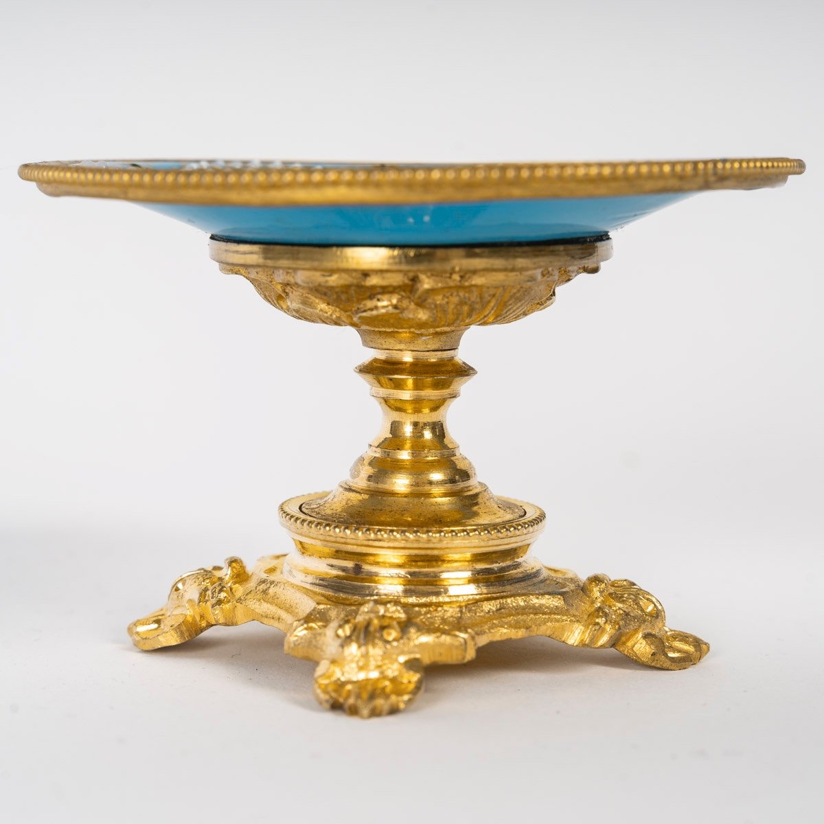 Une belle coupe sur pied miniature en émail, circa 1880 — 5