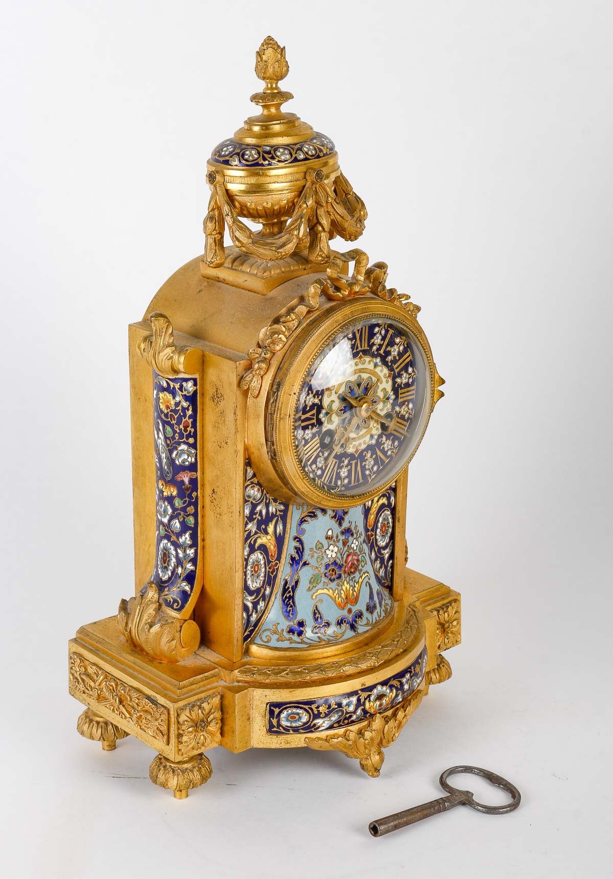 Une garniture en bronze doré et émail cloisonné fin du XIXe siècle — 8