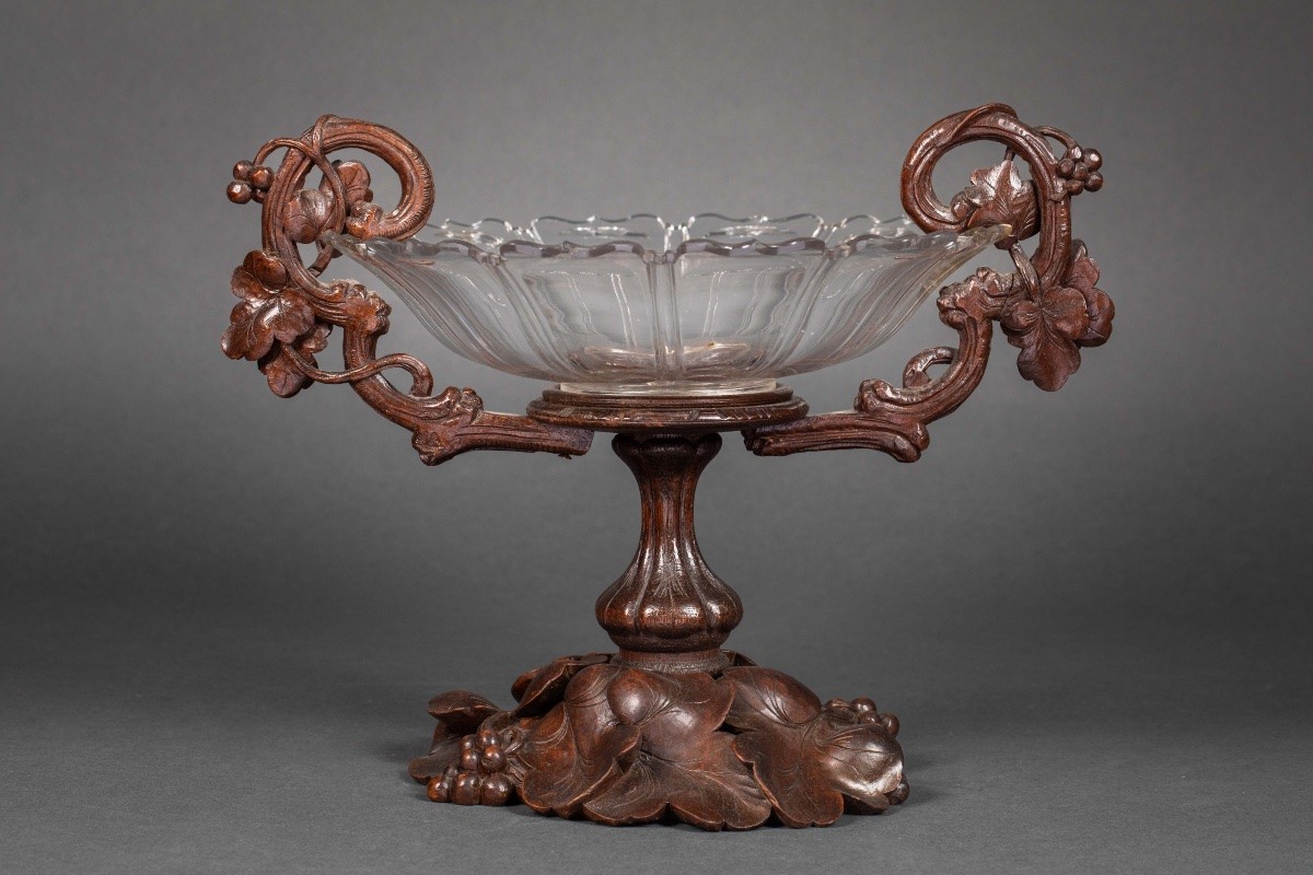 Une coupe en cristal et bois sculpté, XIXe siècle