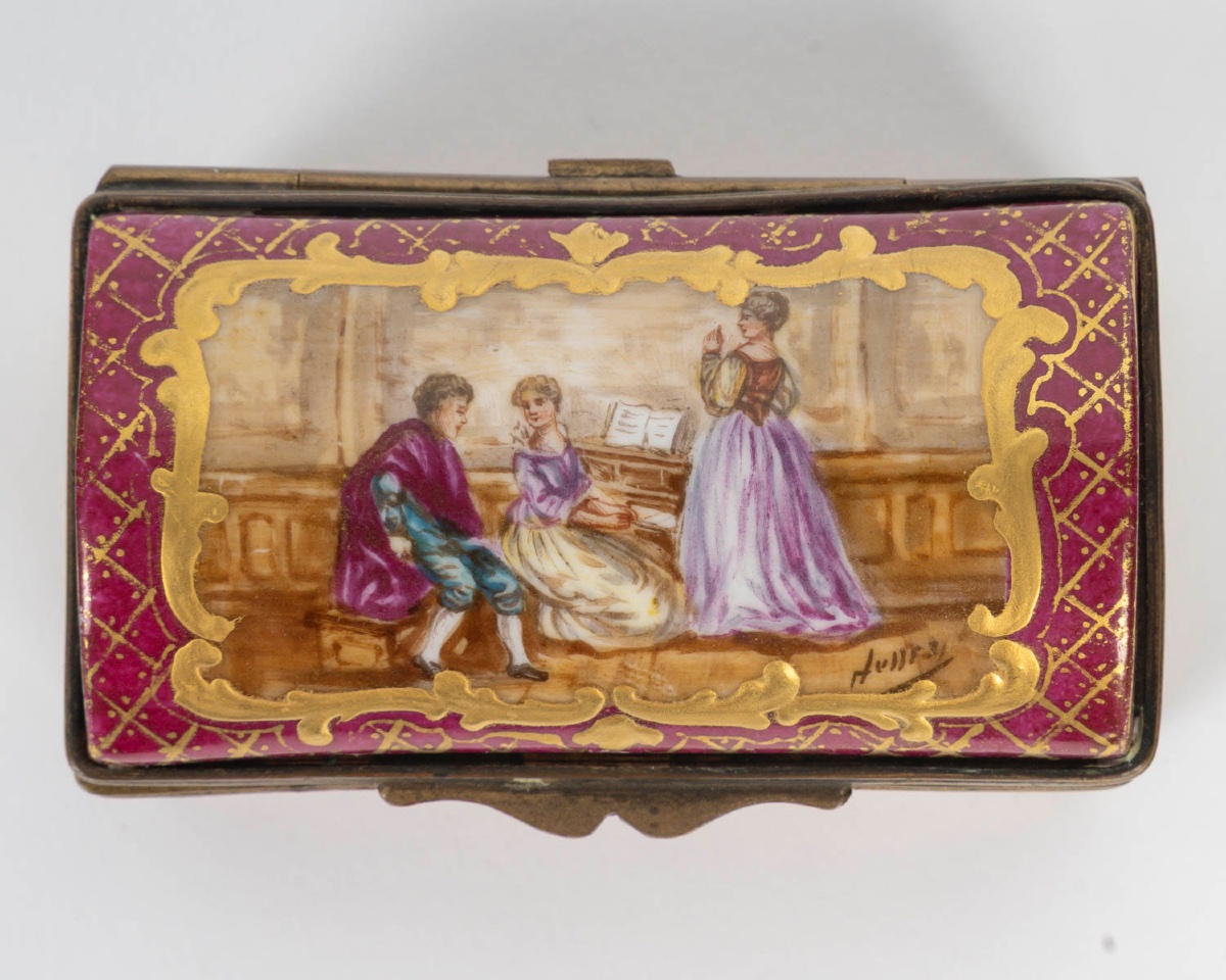 Miniature coffret à bijoux en porcelaine rouge, début du XIXe siècle — 4