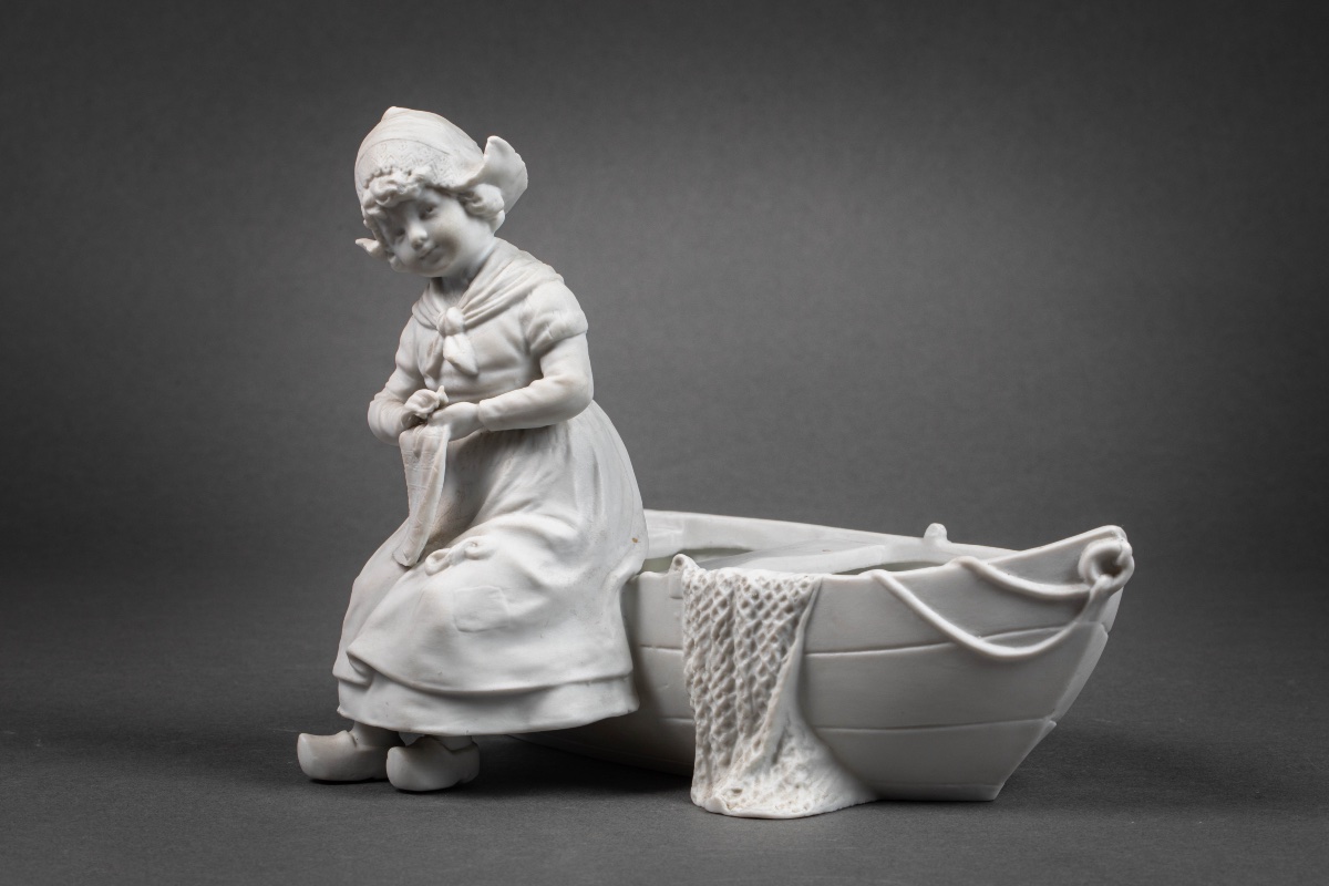 Une paire de coupes en biscuit, Circa 1900 — 11
