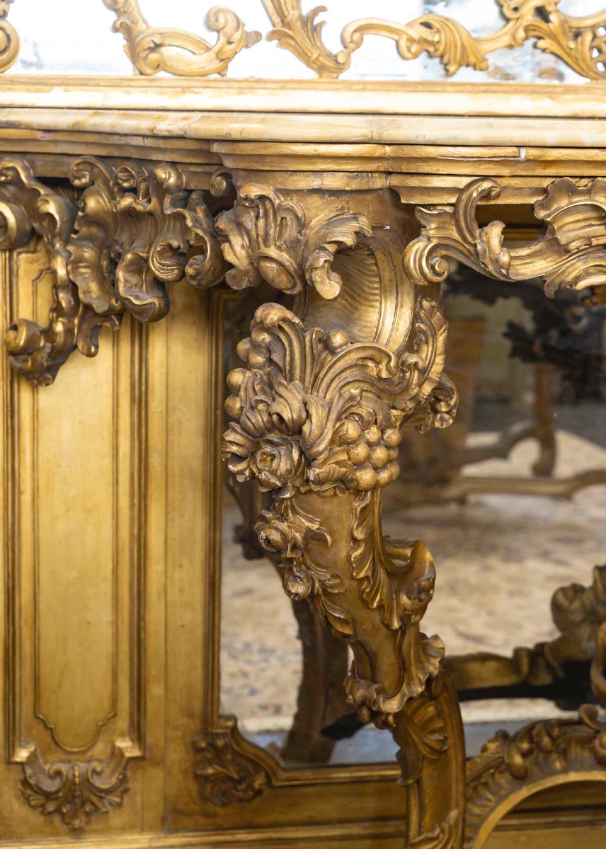 Un grand Trumeau et Sa console en bois sculpté et doré, XIXe siècle — 12