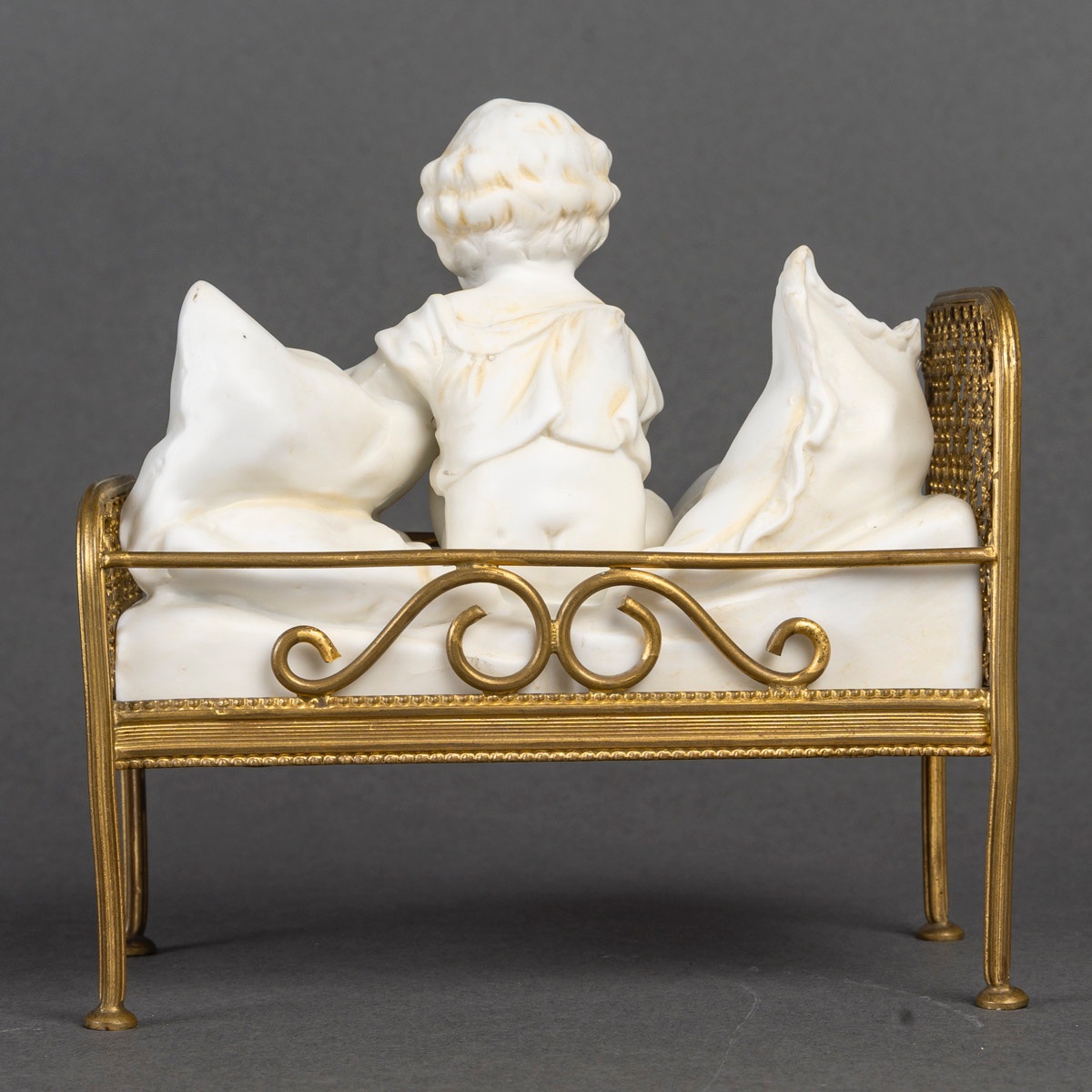 Un biscuit de petit enfant dans son lit, Autrichien art nouveau — 9