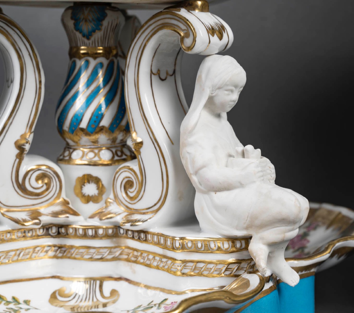 Un centre de table en porcelaine; début du XXe siècle — 7
