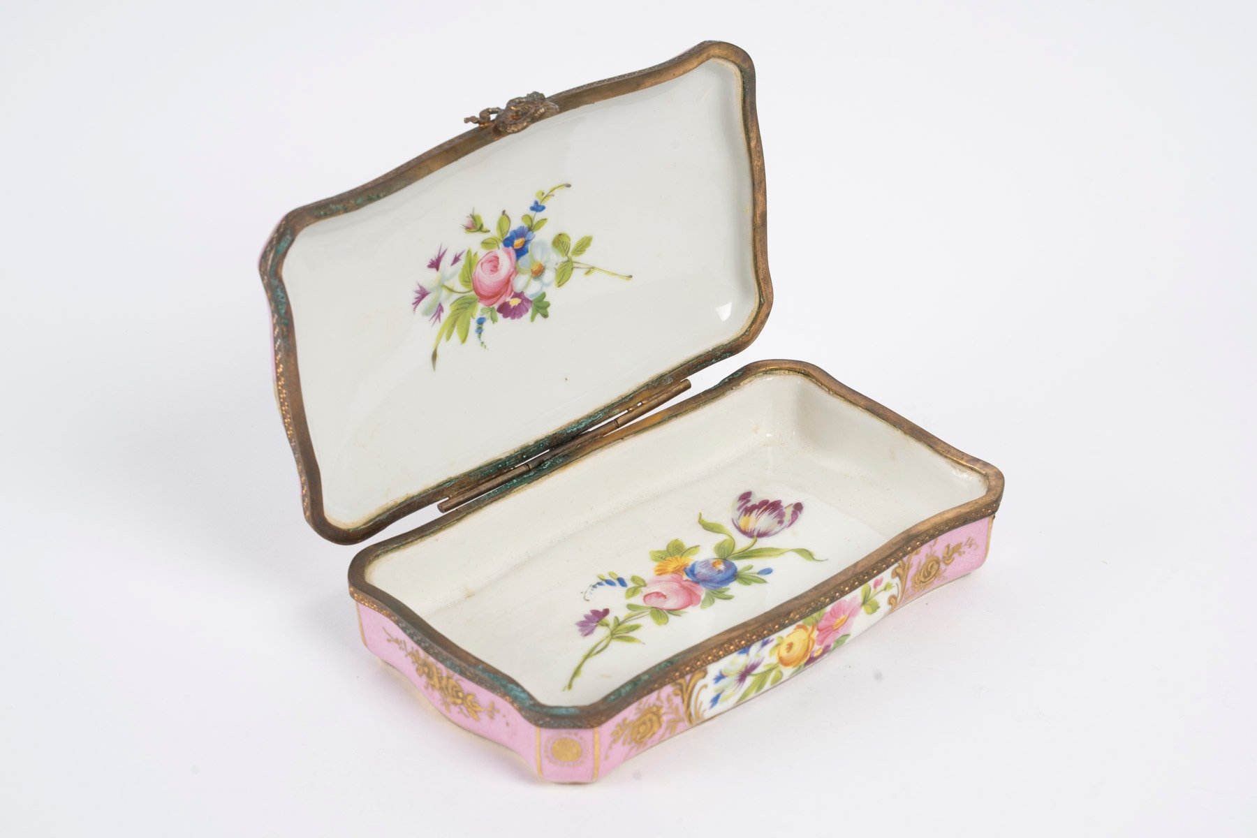 Miniature petite boîte à bijoux en porcelaine de Sèvres, fin du XIXe siècle — 20