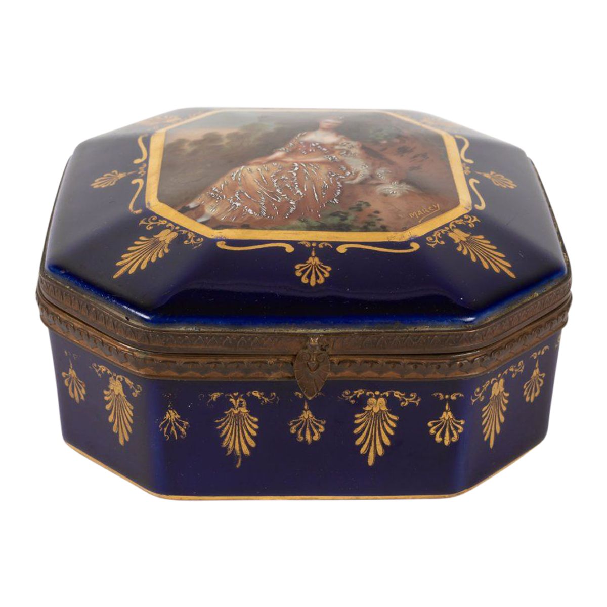 Coffret en porcelaine et Monture en Laiton, époque Napoléon III, signé Marcy Limoges. — 2