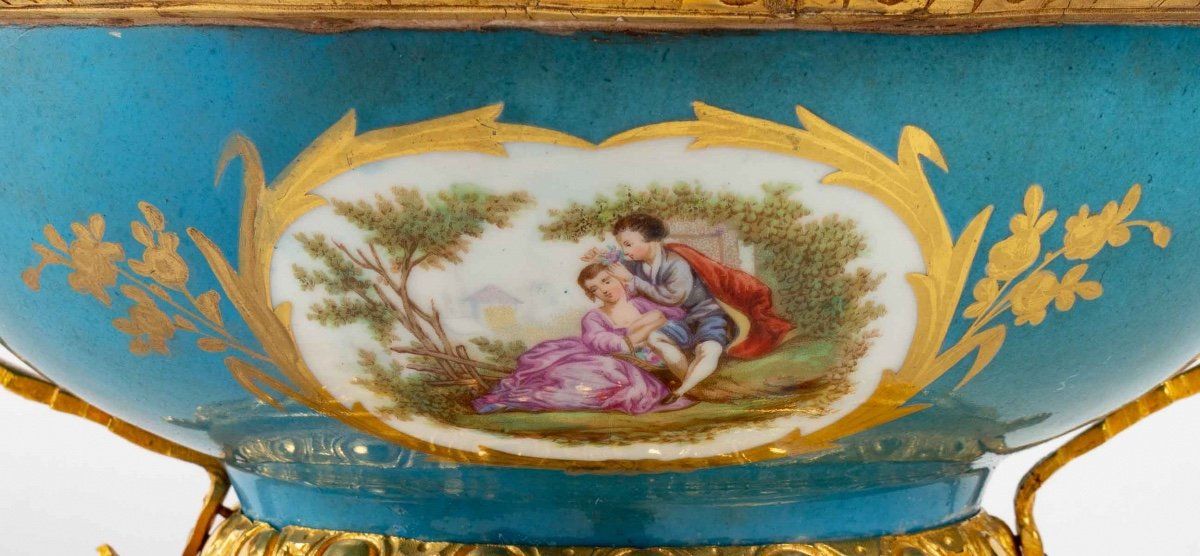 Une coupe en porcelaine de style Sèvre, fin du XIXe siècle — 10
