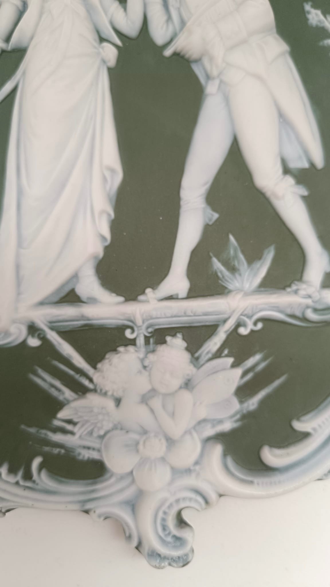 Une paire de plaques en porcelaine de style Wedgwood — 14