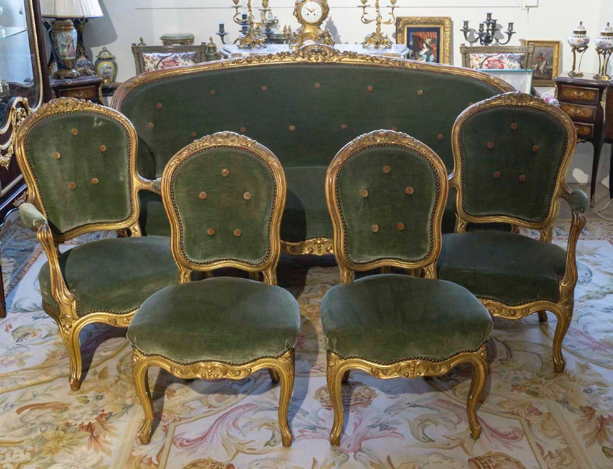 Une Suite de salon en bois sculpté et doré, fin du XIXe siècle — 2