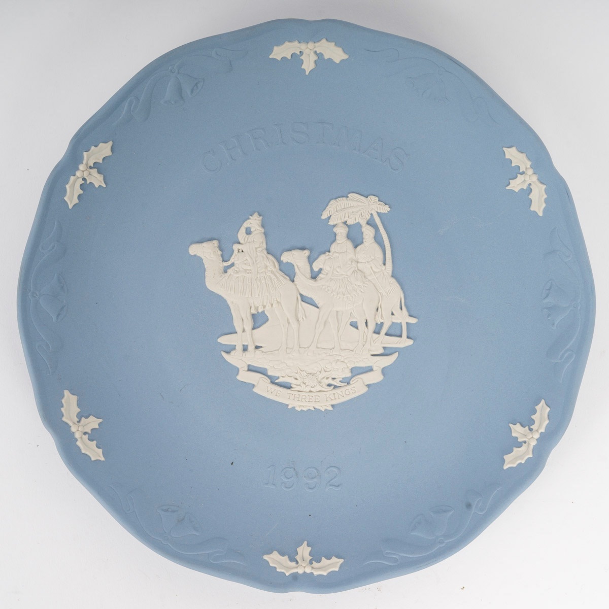 Un plat en WEDGWOOD bleu, époque XXe siècle — 7