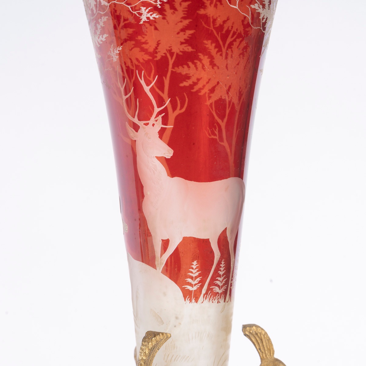 Une paire de vases en cristal de Bohême rouge, fin du XIXe siècle — 6