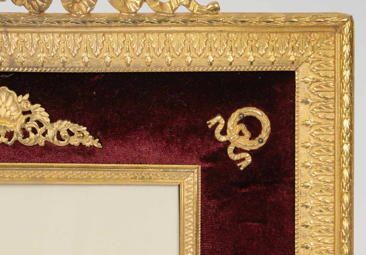Grand cadre photo Napoléon III en bronze doré et velours – XIXe siècle — 12