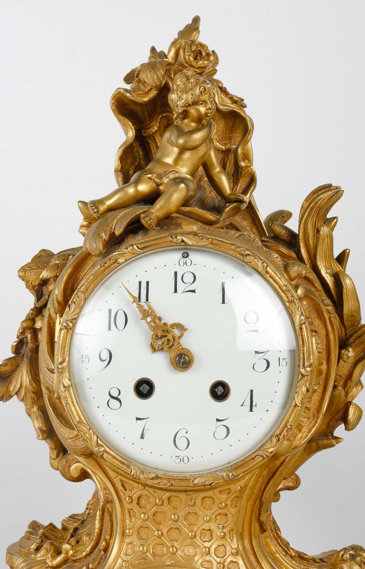 Une garniture de cheminée en bronze doré fin du XIXe siècle — 6