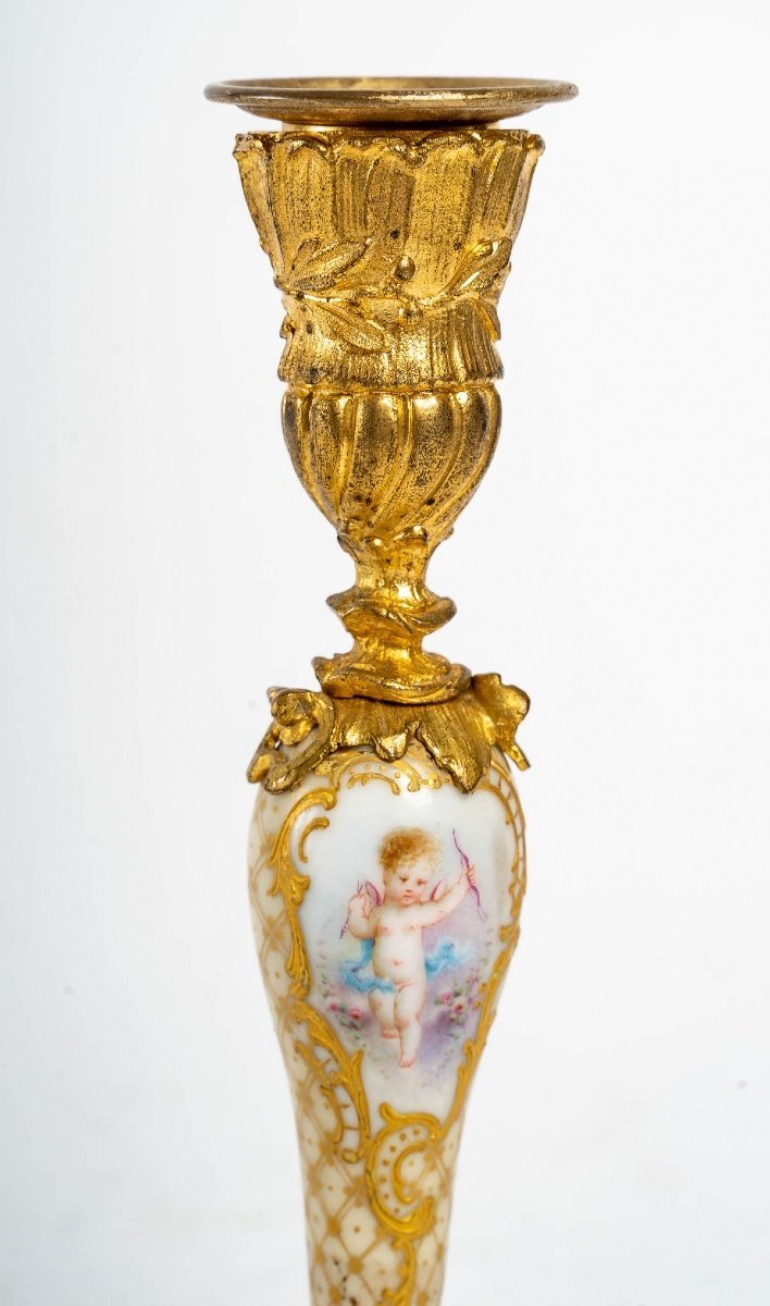 Paire de petits bougeoirs miniatures en porcelaine et bronze doré 19e siècle — 5