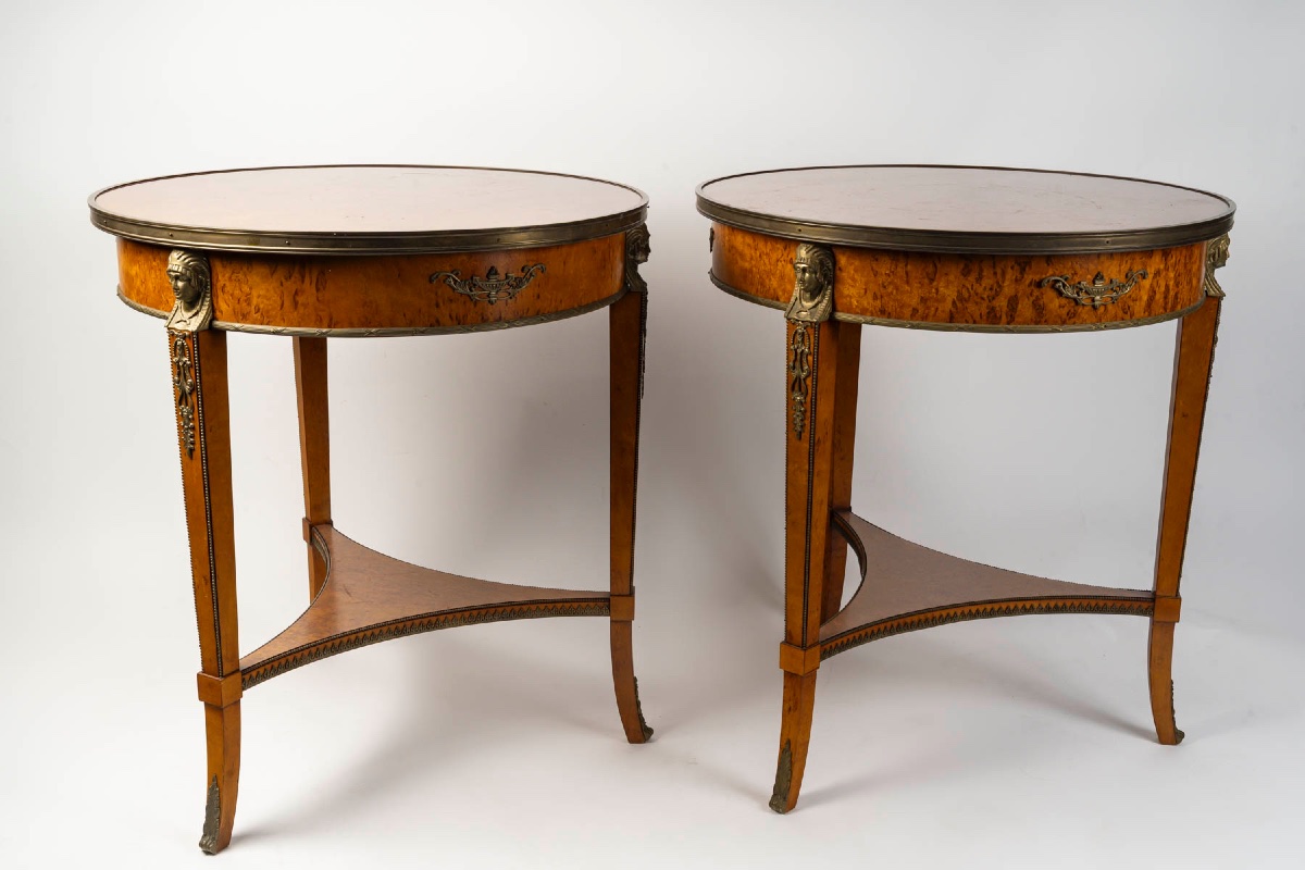Une paire de tables ronde de salon, 1900 — 4