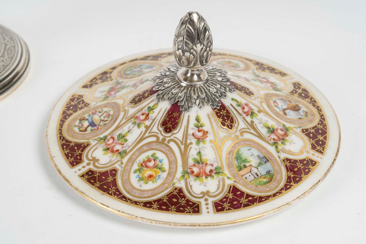 Une bonbonnière en porcelaine et argent massif, fin du XIXe siècle — 8