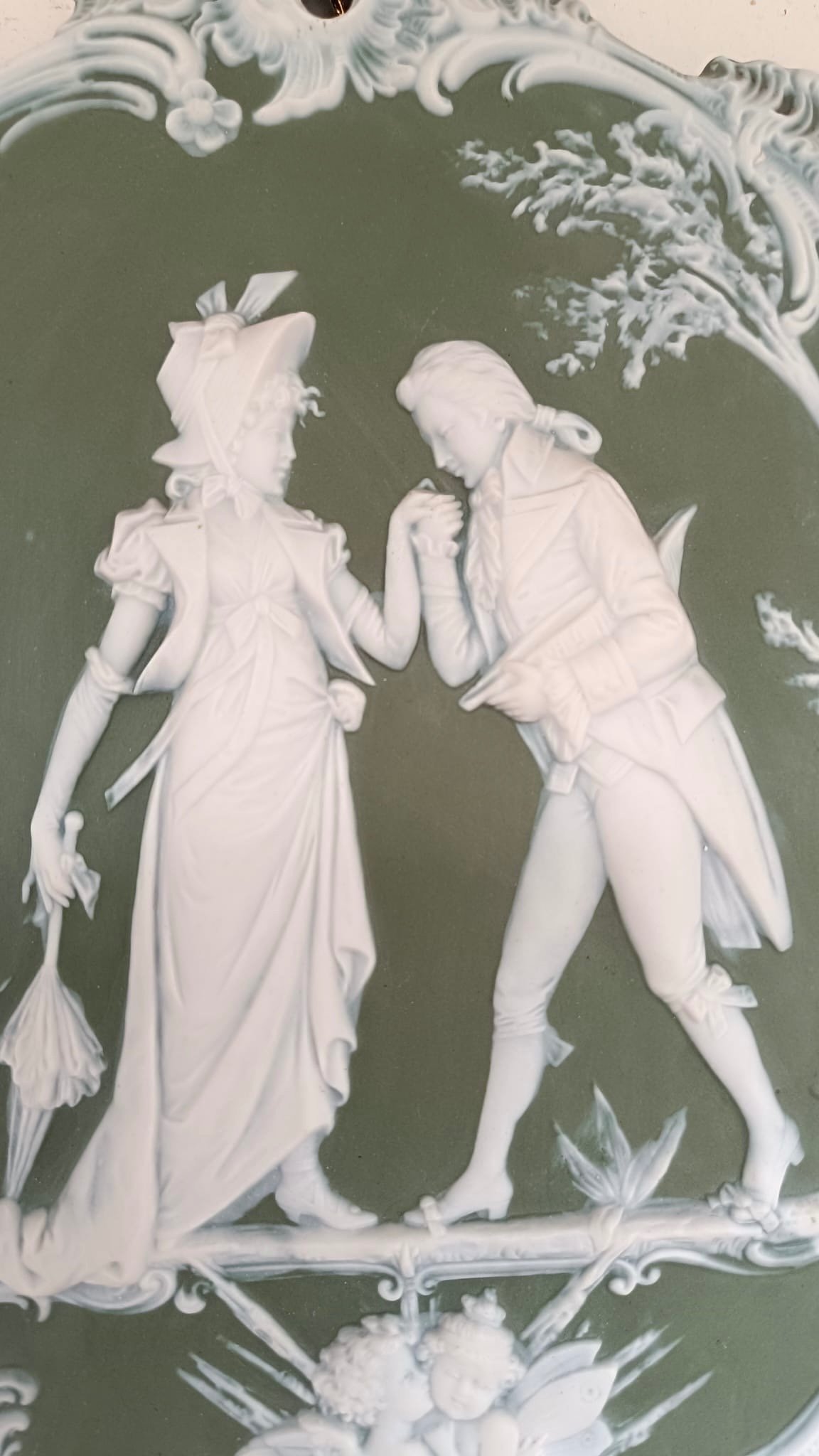 Une paire de plaques en porcelaine de style Wedgwood — 15