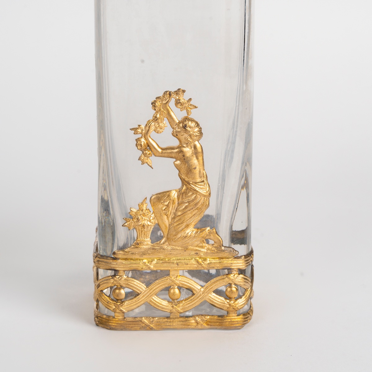 Paire de vases en cristal et bronze doré, style Louis XVI, fin du XIXe siècle — 7