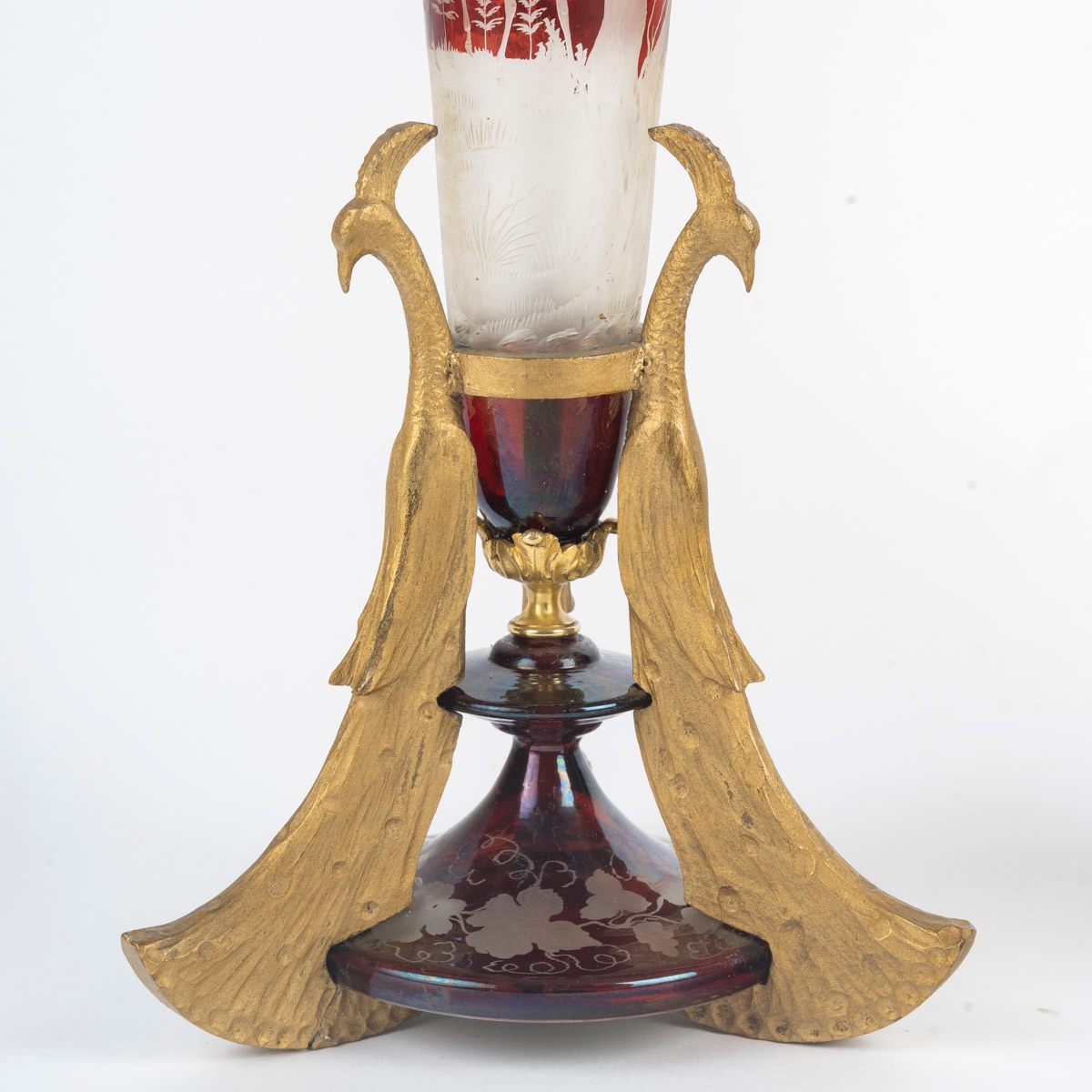 Une paire de vases en cristal de Bohême rouge, fin du XIXe siècle — 8