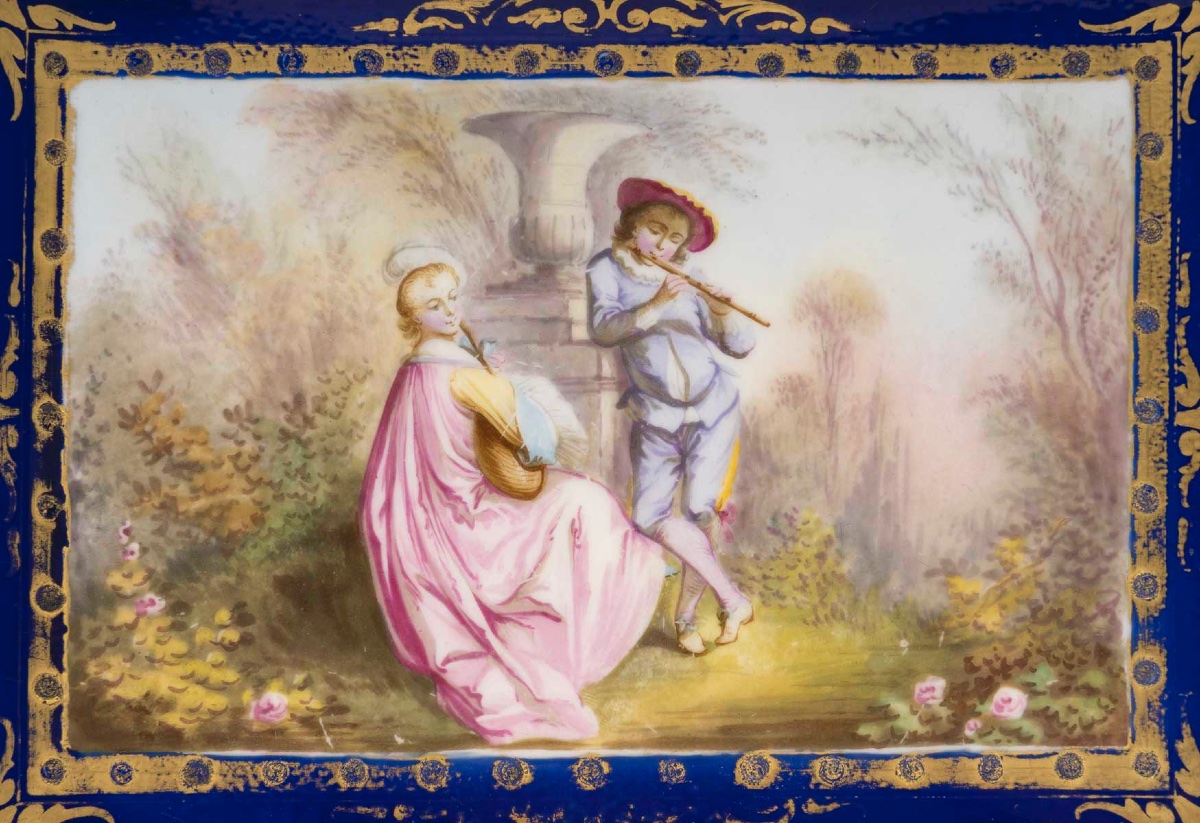 Un coffret à bijoux en porcelaine et bronze doré, fin du XIXe siècle — 7