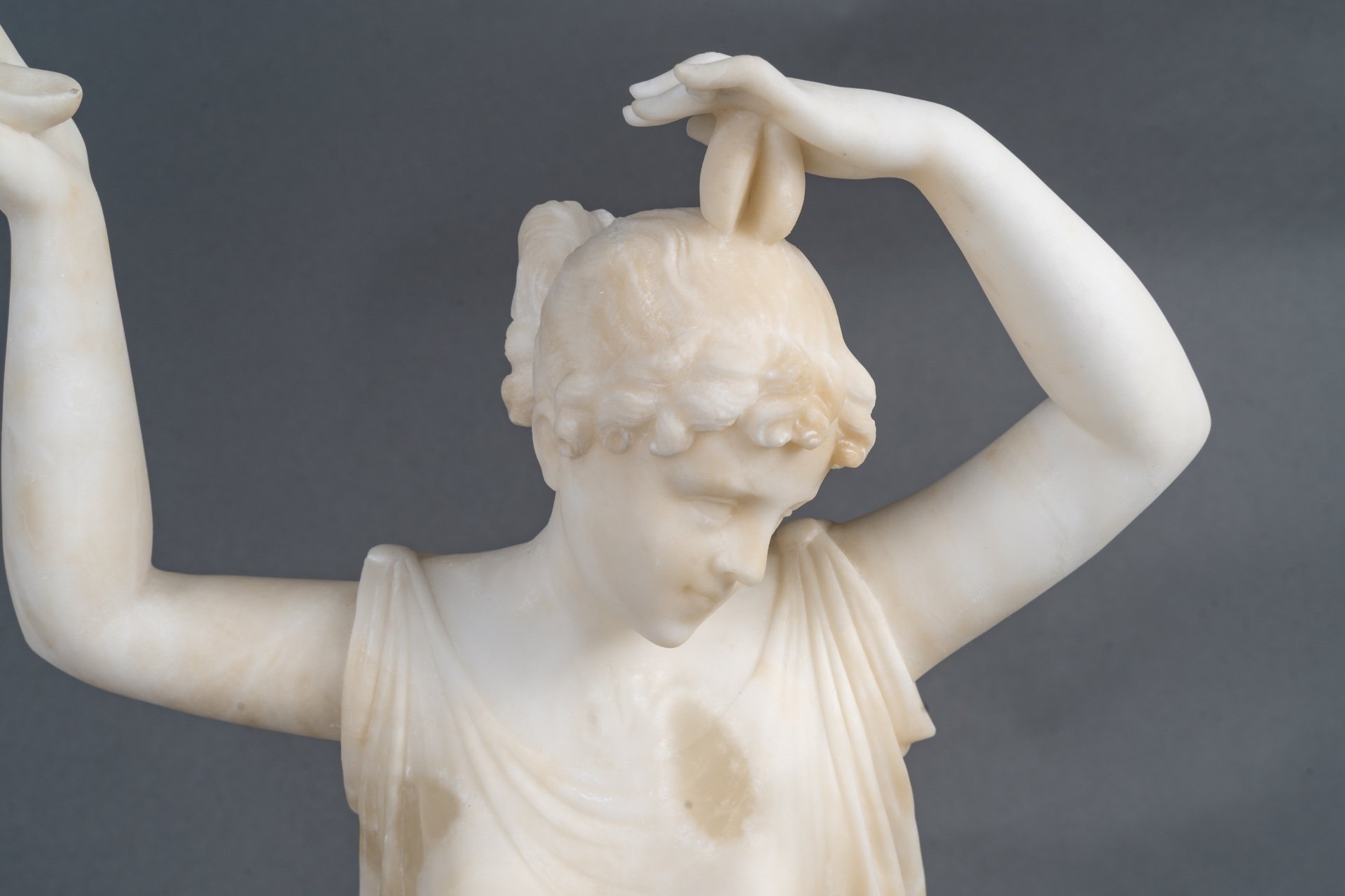 Une sculpture de femme en albâtre, fin du XIXe siècle — 8