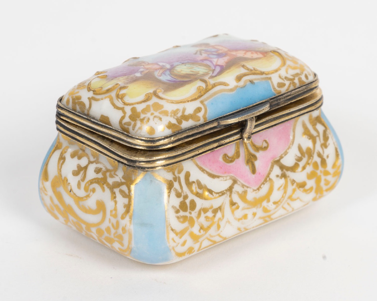 Miniature petit coffret en porcelaine, fin du XIXe siècle — 3