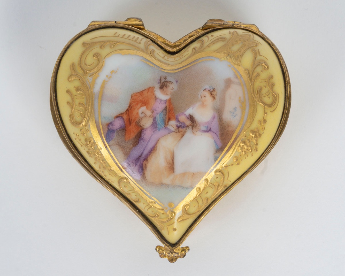 Miniature coffret en forme de coeur en porcelaine Meissen, fin du XIXe siècle — 5