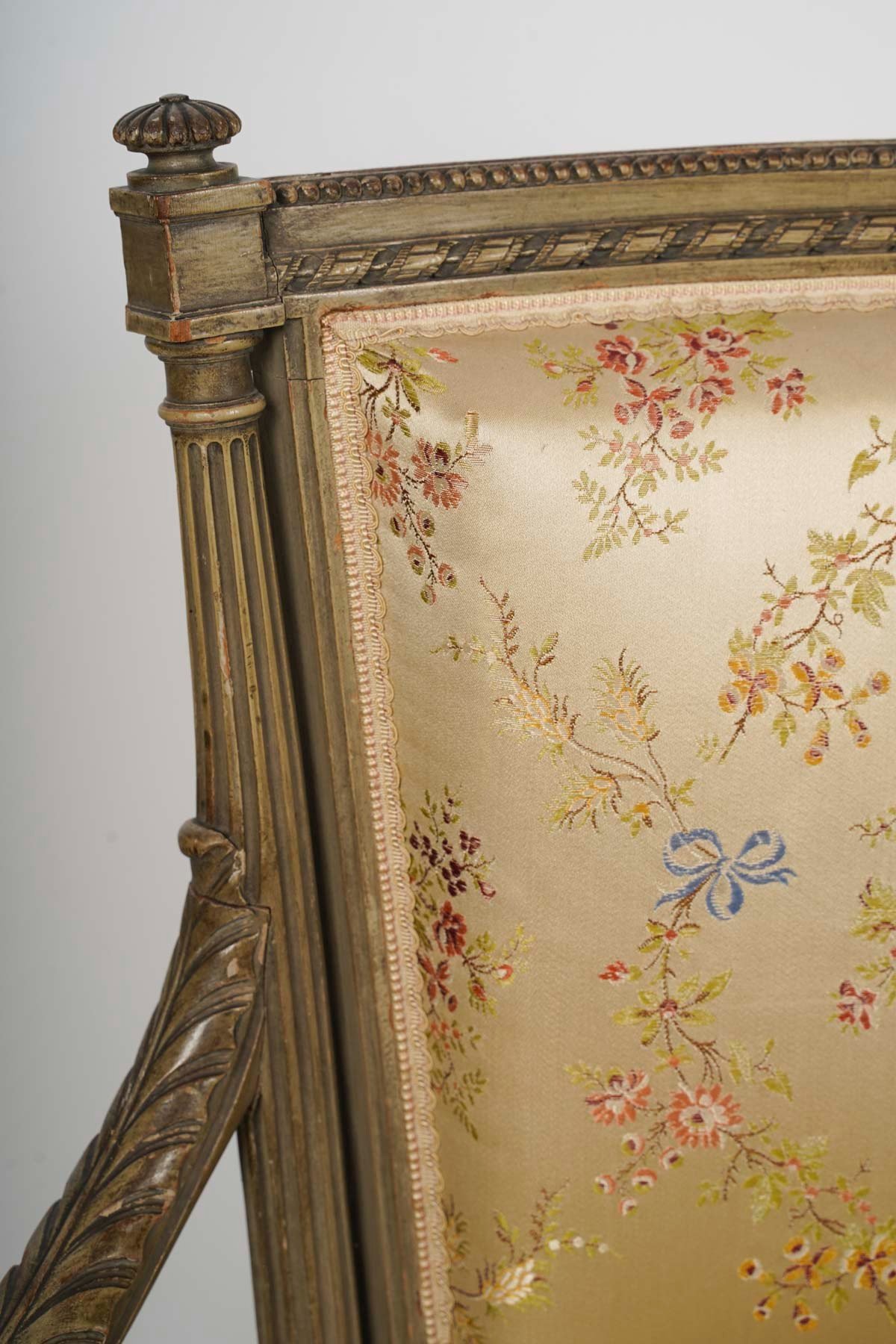 Une paire de fauteuils de style Directoire XIXe siècle — 11