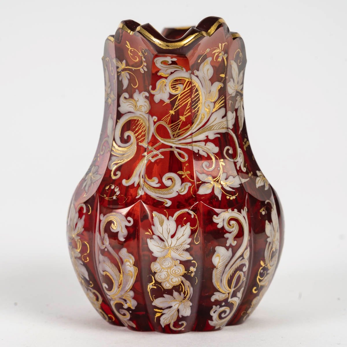 Un Pichet miniature en cristal de Bohême rouge, fin du XIXe siècle — 6