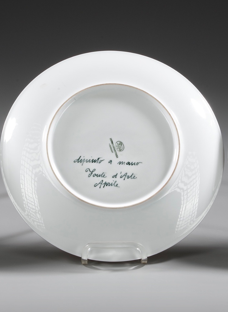 Une série de trois assiettes en porcelaine, Allemagne XIX — 8